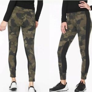 ATHLETA essex camo hybrid jogger legging